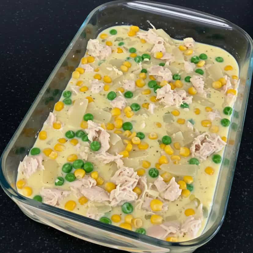 Foto deliciosa de Torta Fria de Frango pronta para servir - Tortas Salgadas