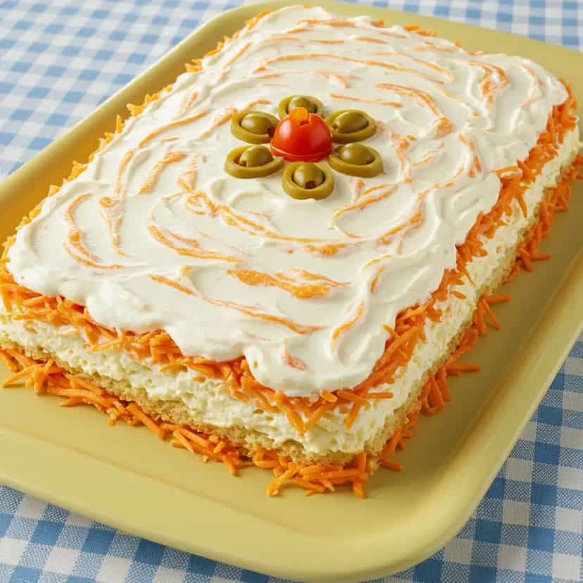 Foto deliciosa de Torta Fria de Pão com Frango pronta para servir - Outras Receitas
