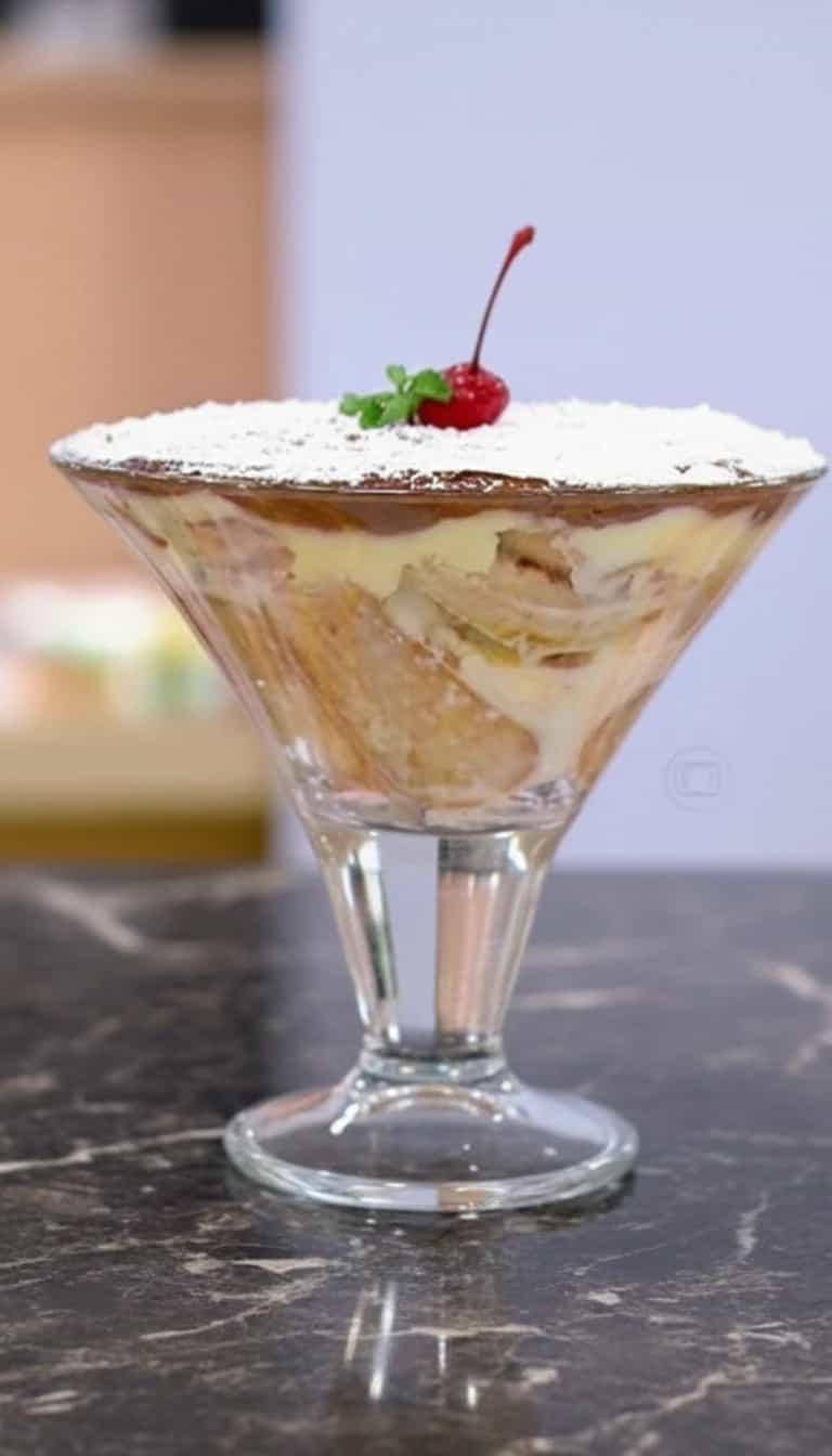 Foto deliciosa de Torta Gelada de Biscoito Maria e Pudim pronta para servir - Tortas & Tortinhas