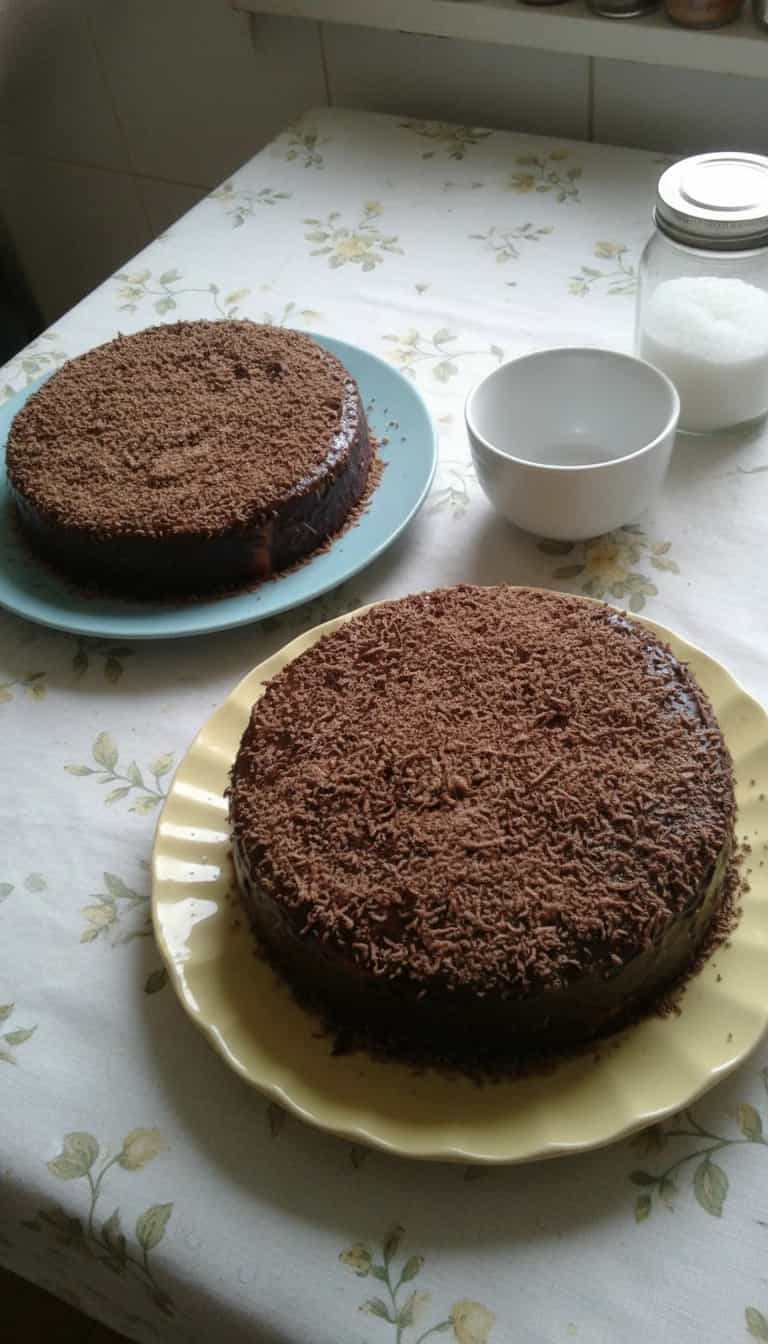 Foto deliciosa de Torta Gelada de Chocolate pronta para servir - Tortas & Tortinhas
