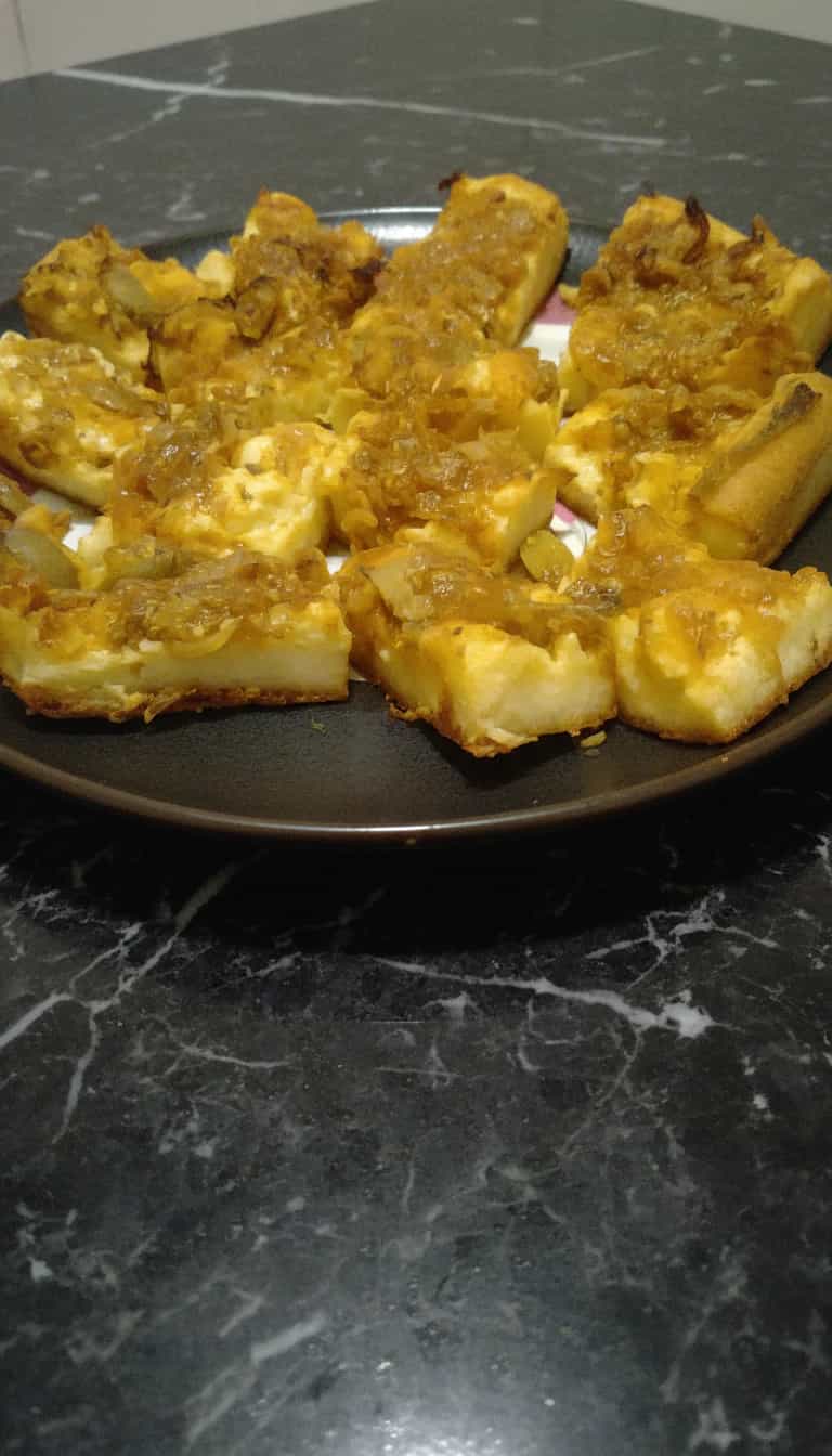 Foto deliciosa de Torta Salgada de Atum e Tomate pronta para servir - Salgadinhos
