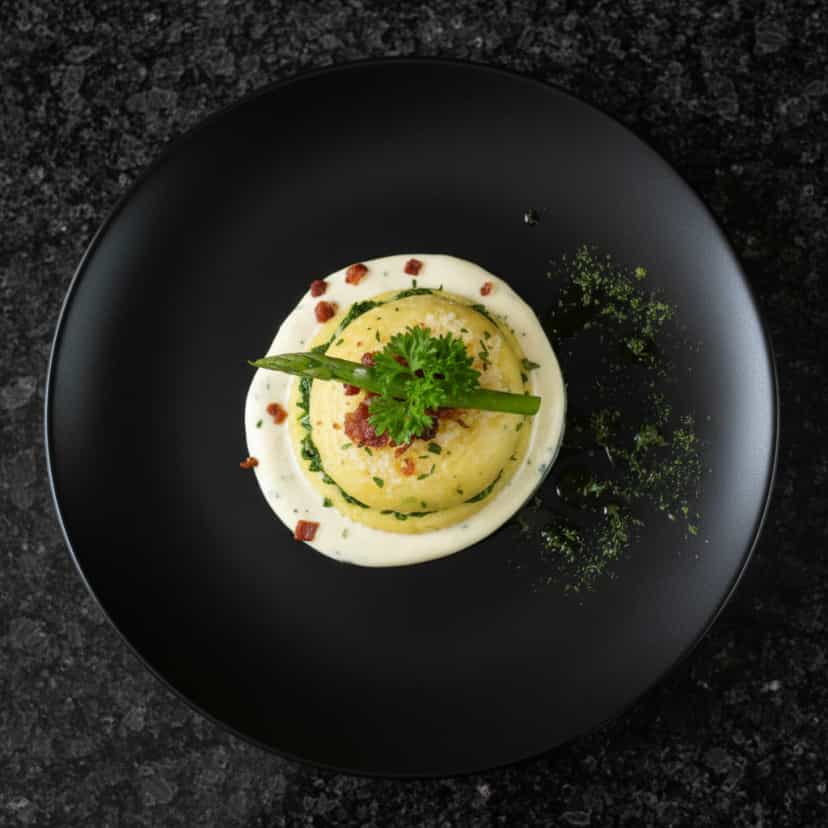 Foto deliciosa de Tortinha de Polenta Recheada pronta para servir - Salgadinhos
