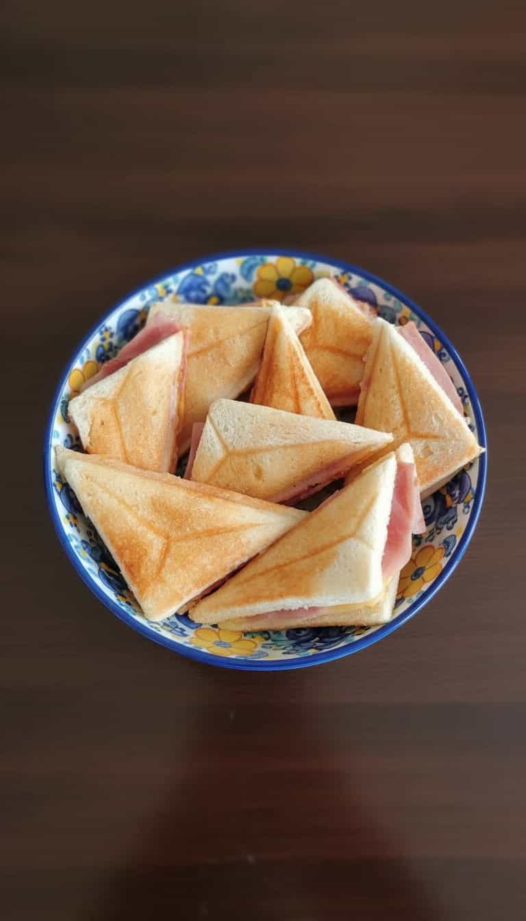 Foto deliciosa de Tostex Clássico pronta para servir - Lanches de Padaria