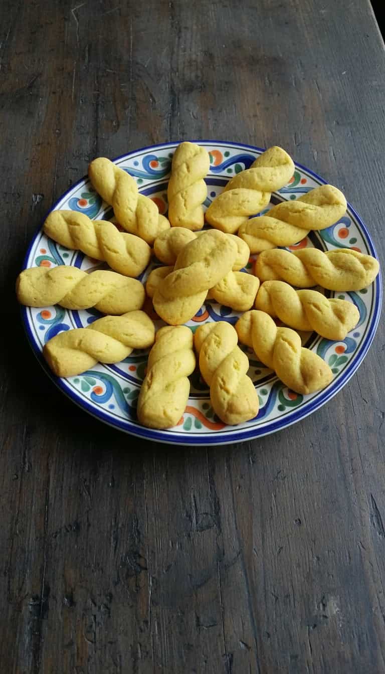 Foto deliciosa de Tranças Amanteigadas de Limão pronta para servir - Lanches de Padaria
