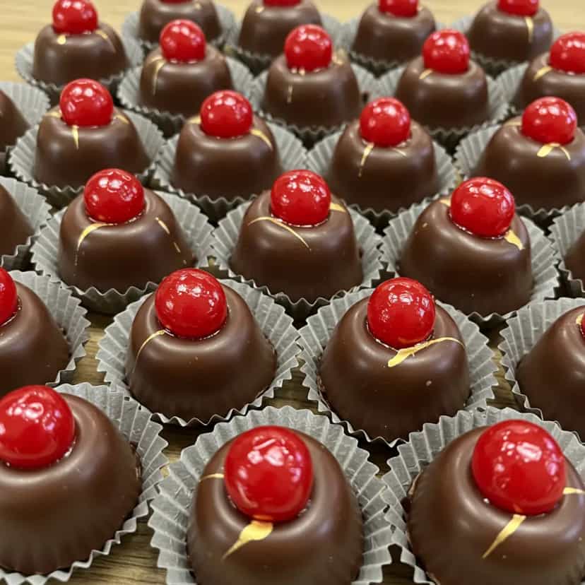 Foto deliciosa de Trufas de Cereja pronta para servir - Outras Receitas
