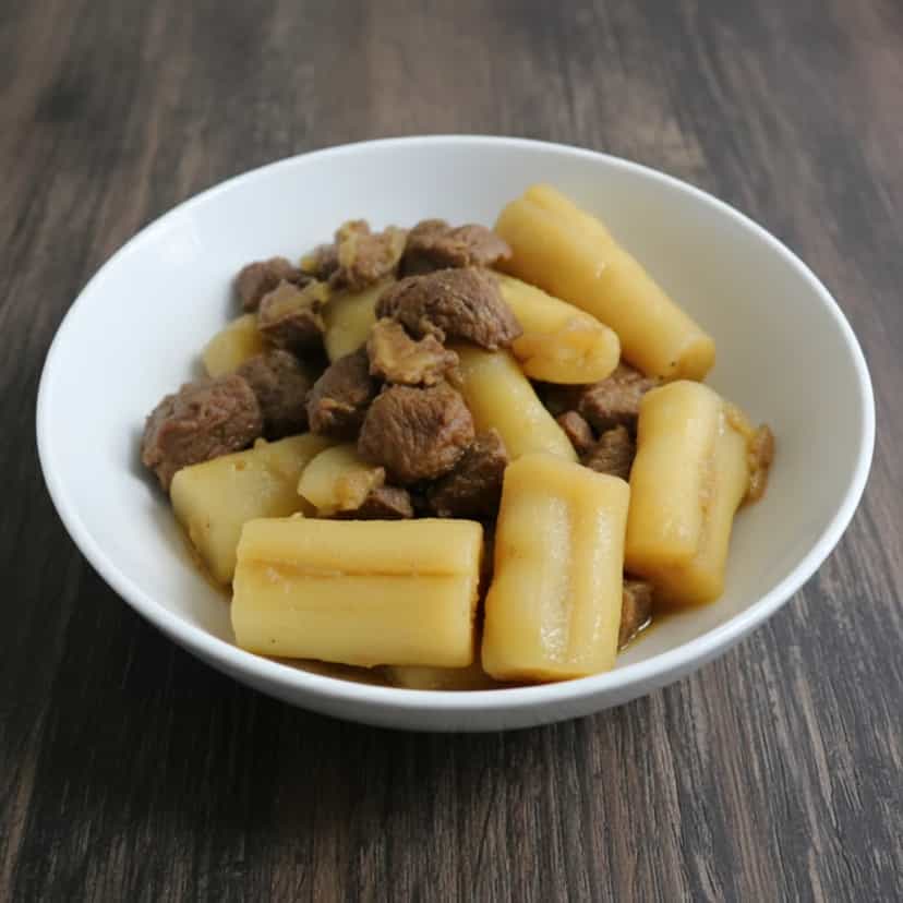 Foto deliciosa de Vaca atolada (carne com mandioca) pronta para servir - Pratos Brasileiros Icônicos