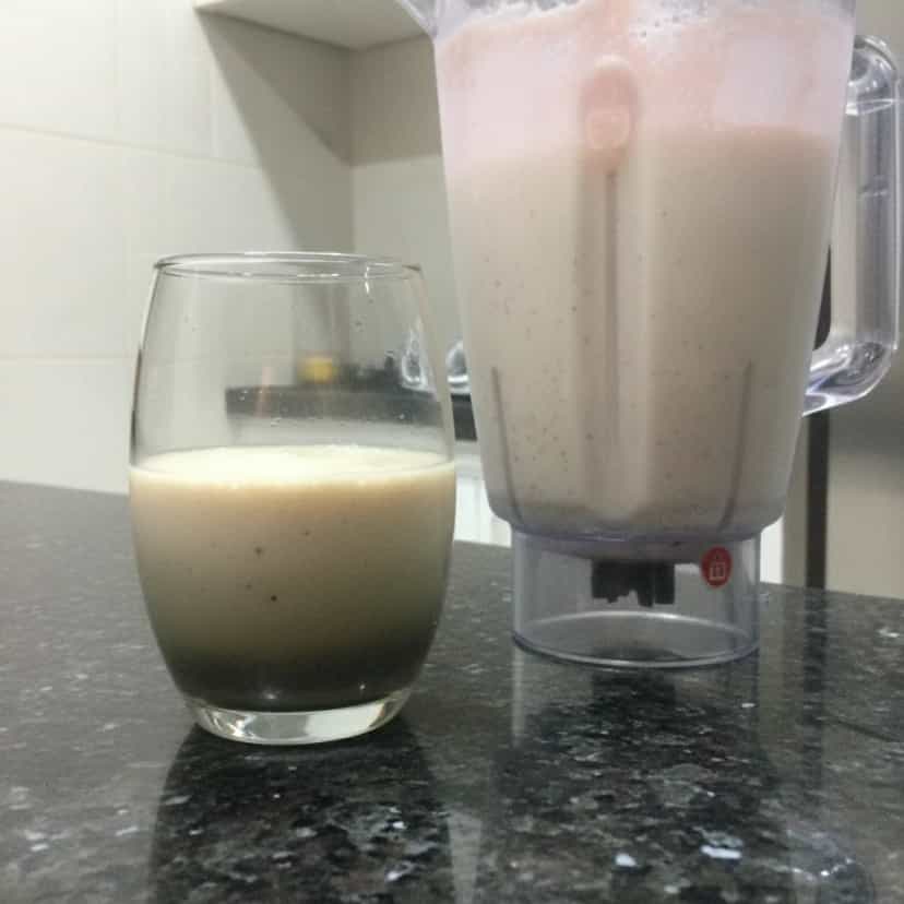 Foto deliciosa de Vitamina Cremosa de Maracujá pronta para servir - Sucos & Smoothies