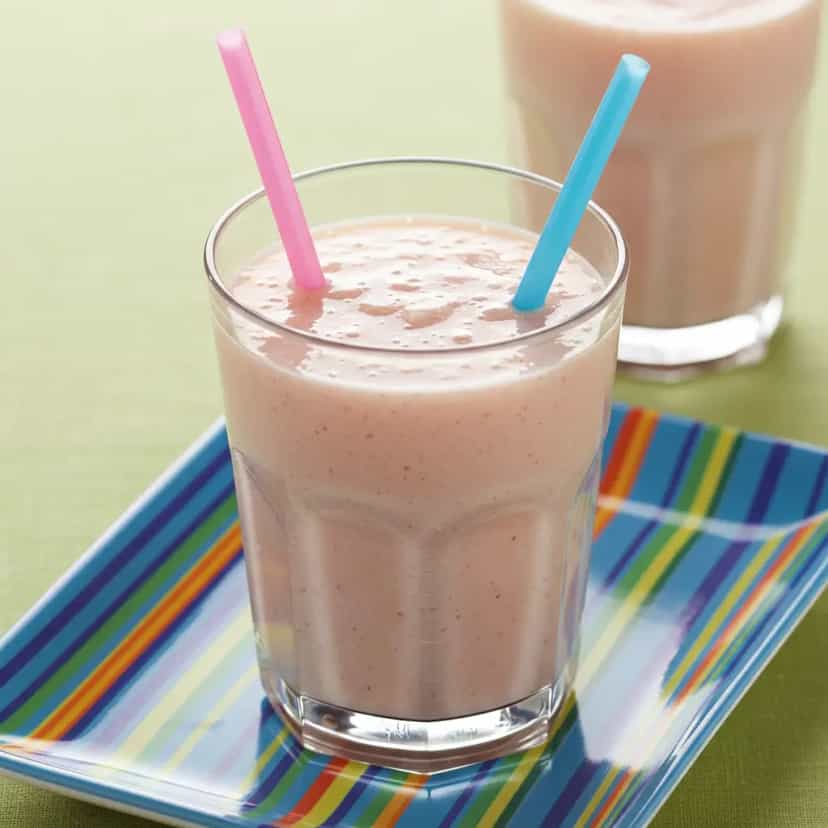 Foto deliciosa de Vitamina Cremosa de Morango pronta para servir - Sucos & Smoothies