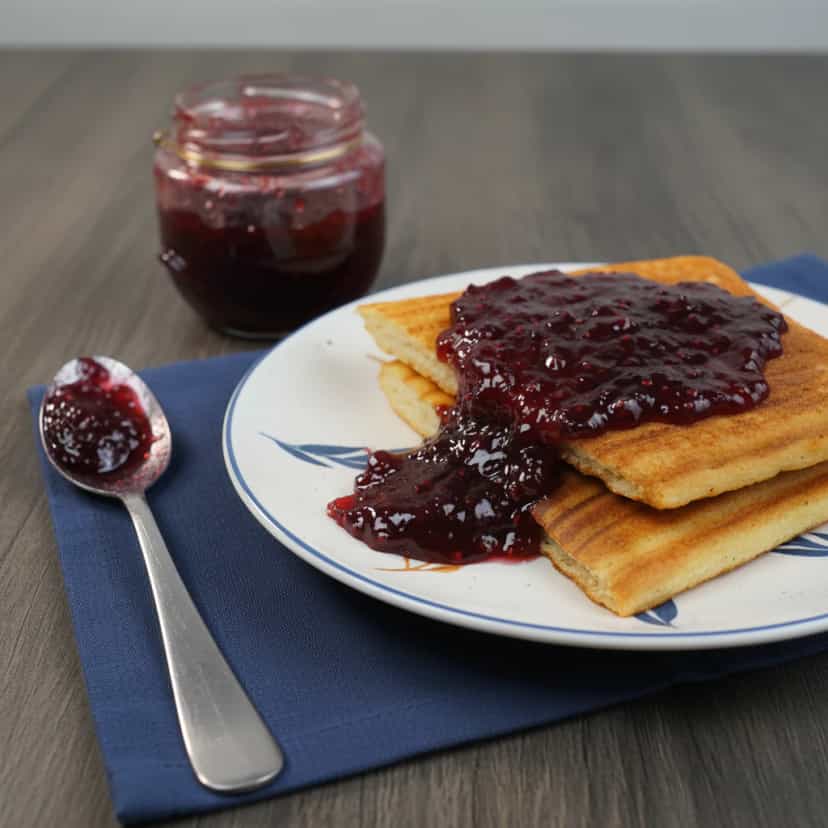 Foto deliciosa de Waffles Caseiros na Sanduicheira pronta para servir - Panquecas & Waffles