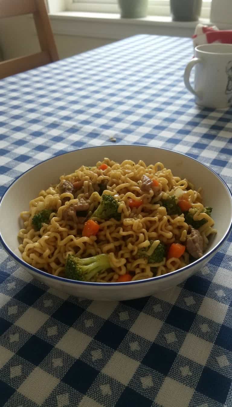 Foto deliciosa de Yakisoba Completo pronta para servir - Bowls & Noodles