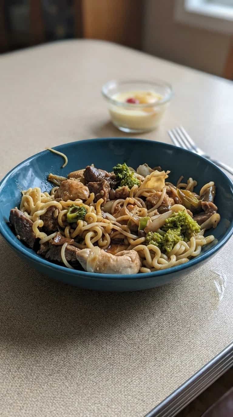 Foto deliciosa de Yakisoba da Livia Garcia Duarte pronta para servir - Bowls & Noodles