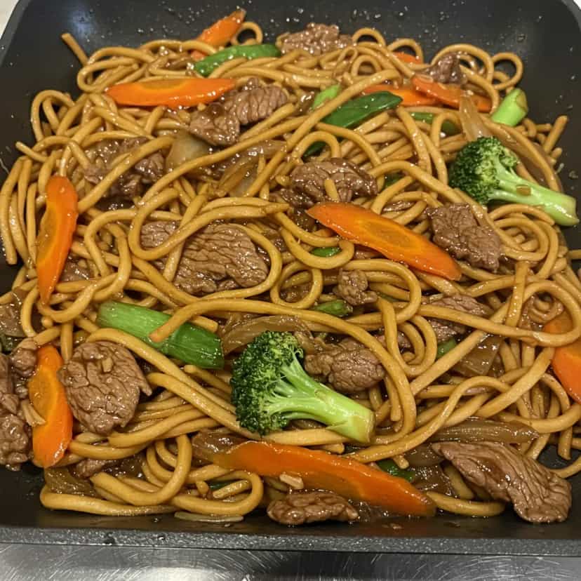 Foto deliciosa de Yakisoba Misto pronta para servir - Outras Receitas