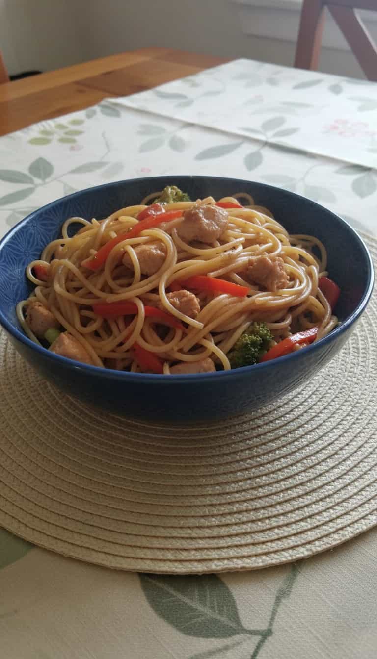 Foto deliciosa de Yakissoba Completo pronta para servir - Massas & Macarrão