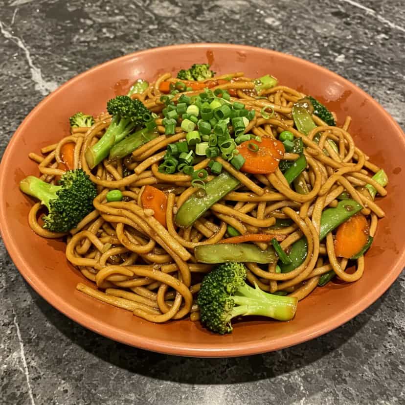 Foto deliciosa de Yakissoba de Legumes pronta para servir - Bowls & Noodles