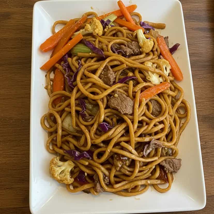 Foto deliciosa de Yakissoba Tradicional pronta para servir - Bowls & Noodles
