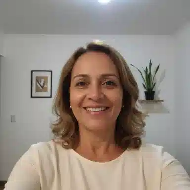 Maria Cecilia Moura
