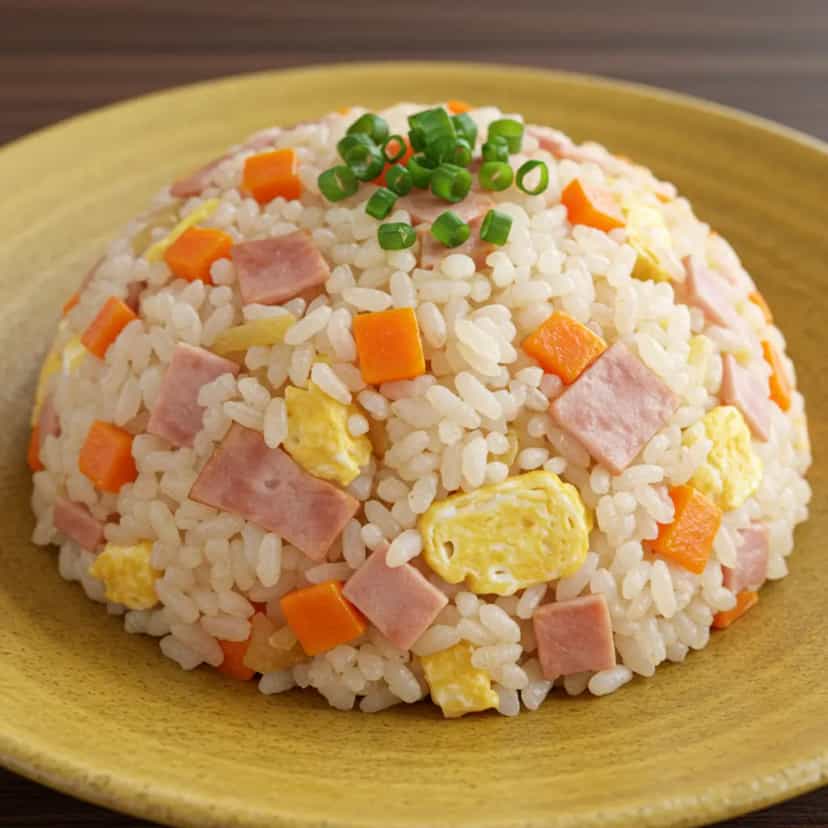 Foto deliciosa de Arroz com Ovos, Bacon e Batata Palha pronta para servir - Outras Receitas