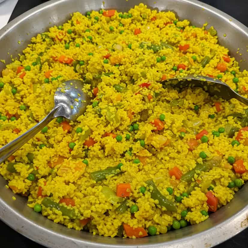 Foto deliciosa de Arroz frito pronta para servir - Almoço & Jantar