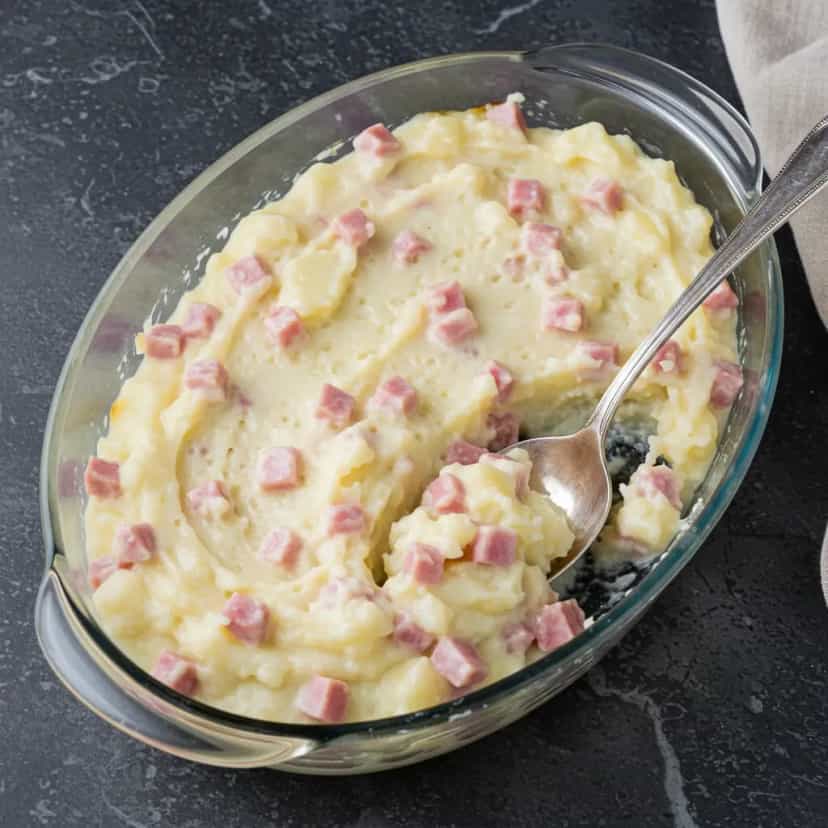 Foto deliciosa de Batata Cremosa com Bacon e Requeijão pronta para servir - Almoço & Jantar