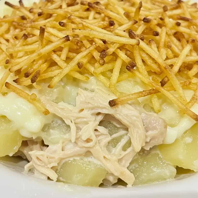 Foto deliciosa de Batata Cremosa com Frango Desfiado pronta para servir - Carnes & Frango