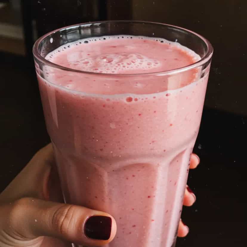 Foto deliciosa de Batida Refrescante de Melancia e Banana pronta para servir - Sucos & Smoothies