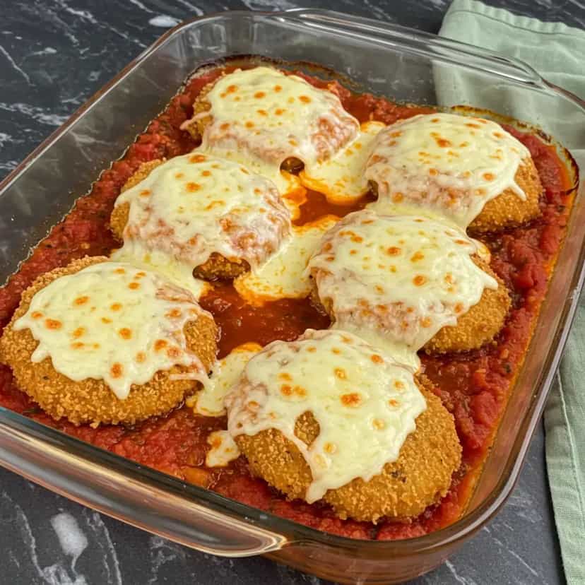 Foto deliciosa de Bisteca Suína à Parmegiana com Molho Agridoce pronta para servir - Carnes & Frango