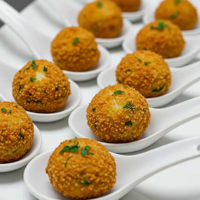 Foto deliciosa de Bolinho de Arroz Crocante pronta para servir - Salgadinhos