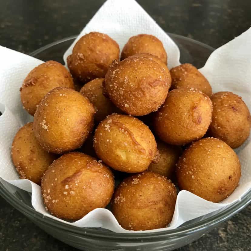 Foto deliciosa de Bolinhos de Chuva Simples pronta para servir - Café da Manhã Brasileiro