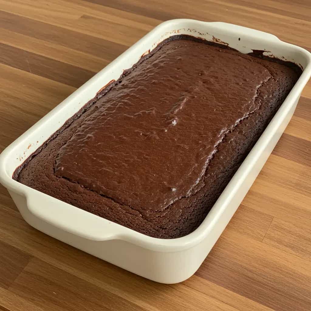 Bolo de Whey Protein com Cobertura de Chocolate e Canela