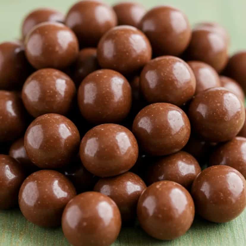Foto deliciosa de Bombons de Nescau com Cereja pronta para servir - Outras Receitas