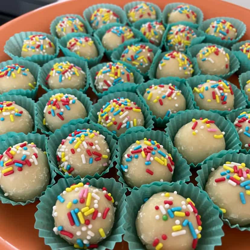 Foto deliciosa de Brigadeiro Branco Clássico pronta para servir - Outras Receitas