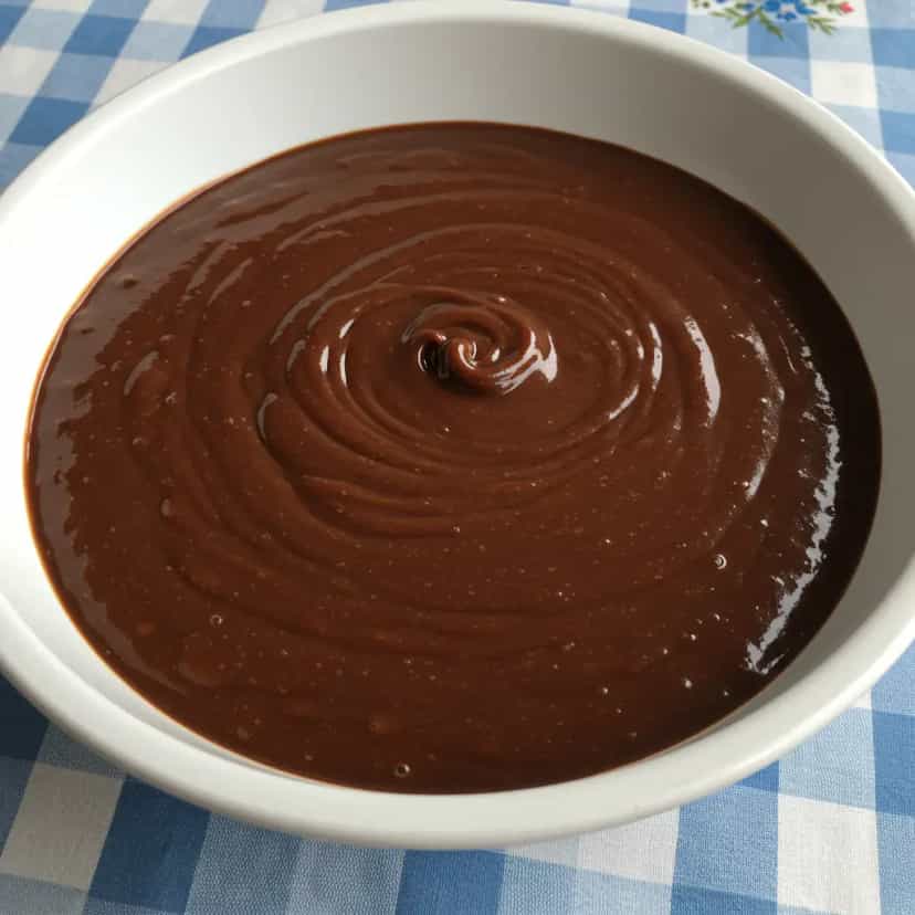 Foto deliciosa de Brigadeiro Cremoso (sem leite condensado) pronta para servir - Sem Assar