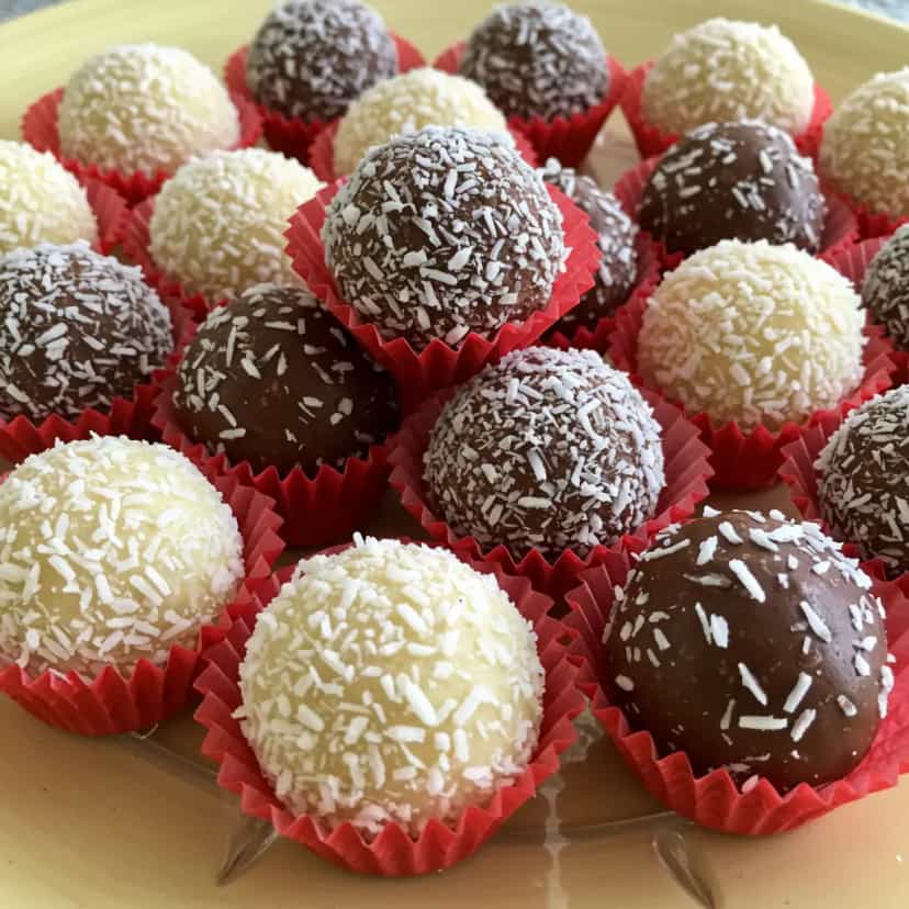 Foto deliciosa de Brigadeiro e Beijinho Casadinho pronta para servir - Outras Receitas