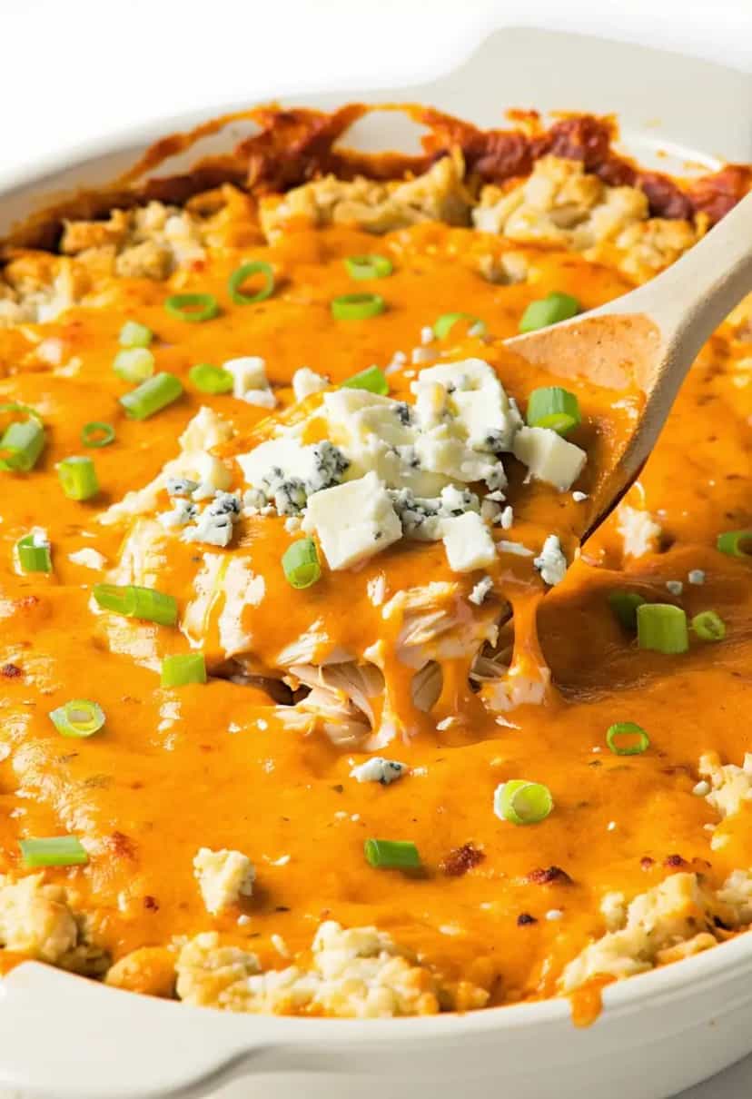 Foto deliciosa de Dip de Frango Buffalo pronta para servir - Pastas & Patês