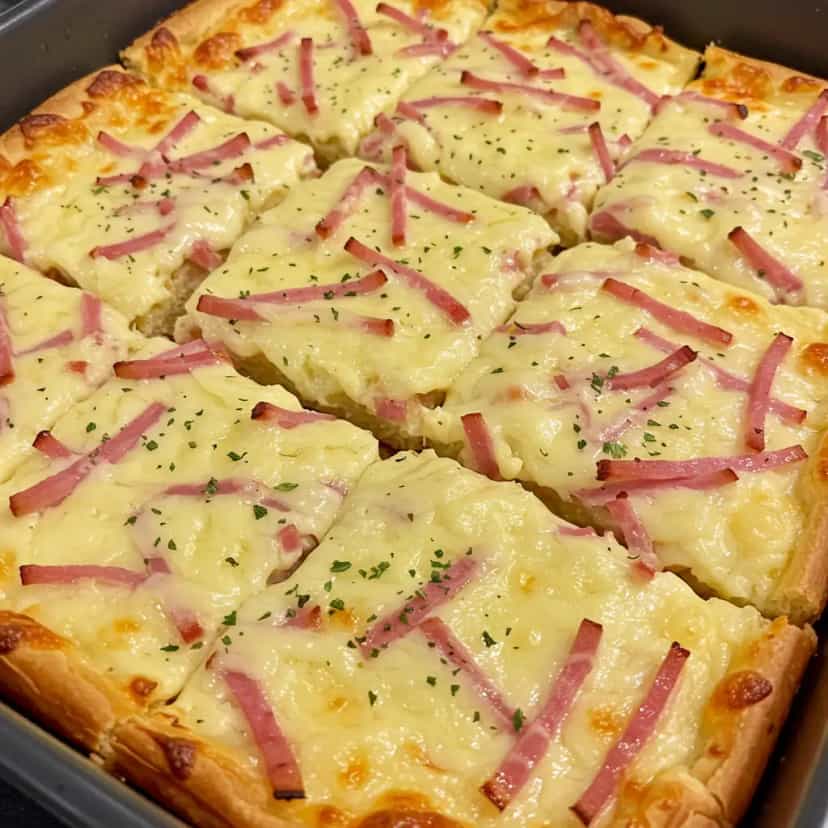 Foto deliciosa de Cachorro-quente de pão de forma ao forno pronta para servir - Lanches de Padaria