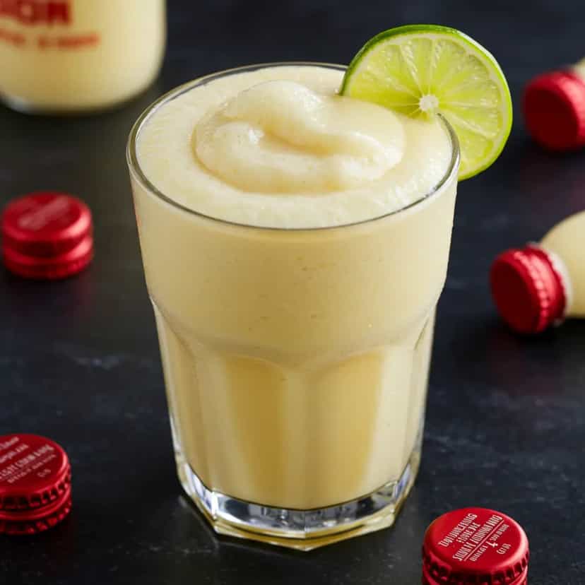 Foto deliciosa de Caipirinha de Yakult pronta para servir - Coquetéis