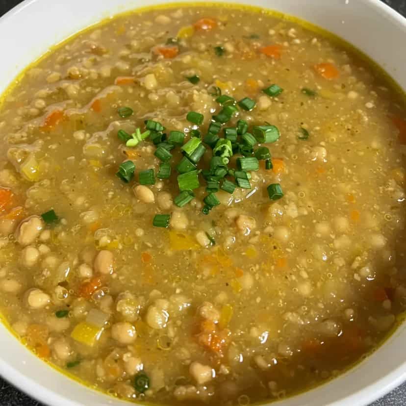 Foto deliciosa de Caldo de mandioca rápida pronta para servir - Sopas & Caldos