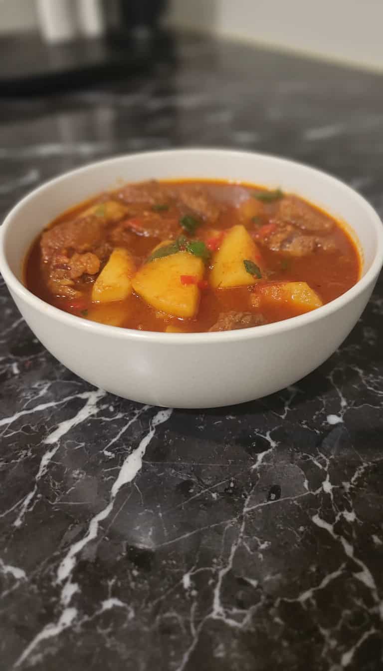 Carne de Sol com Batata ao Molho de Tomate