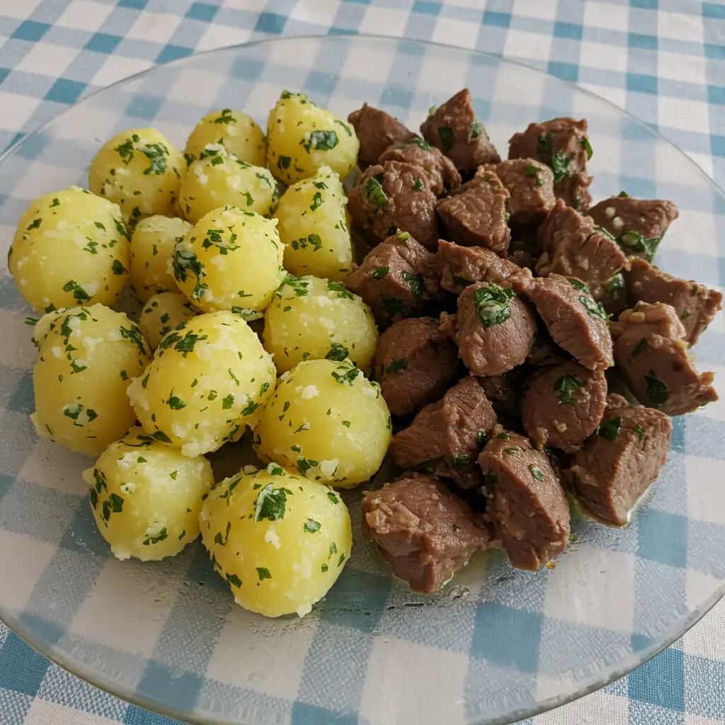 Costela Suína ao Vinho Tinto com Batatas
