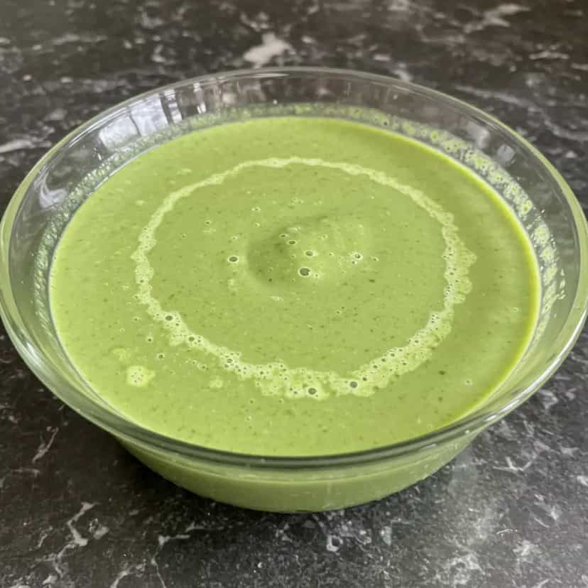 Foto deliciosa de Cremosa Sopa de Espinafre com Batata e Aveia pronta para servir - Sopas & Caldos