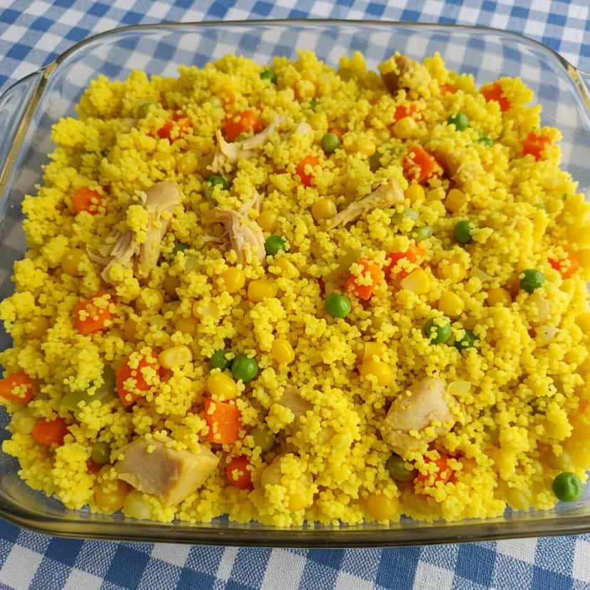 Foto deliciosa de Cuscuz Recheado com Calabresa e Carne-Seca pronta para servir - Pratos Brasileiros Icônicos