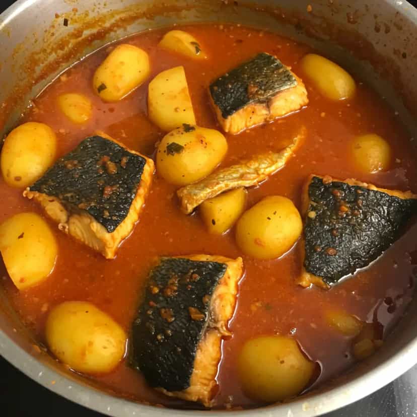 Foto deliciosa de Ensopado de Bagre com Batata pronta para servir - Peixes & Frutos do Mar