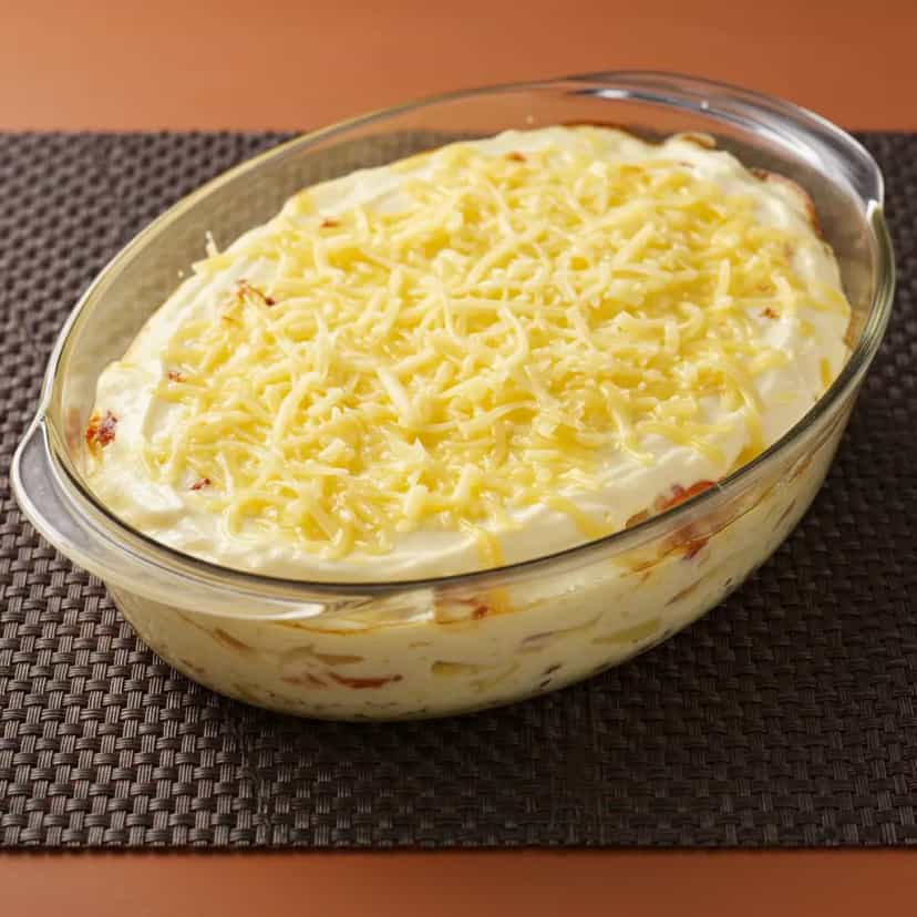 Foto deliciosa de Escondidinho Cremoso de Carne de Sol pronta para servir - Pratos Brasileiros Icônicos