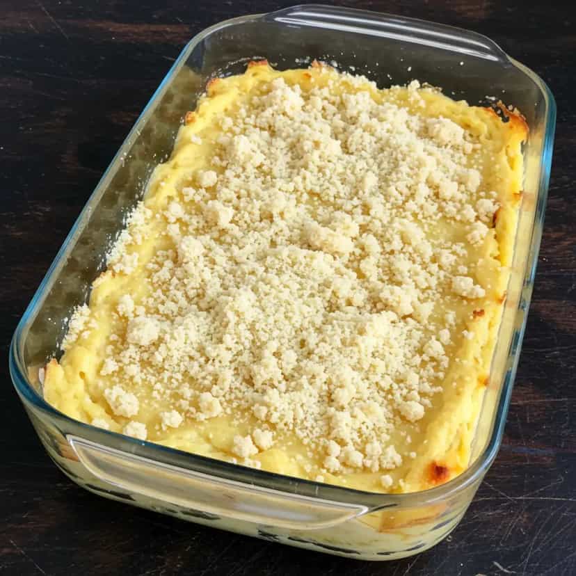 Foto deliciosa de Escondidinho de Mandioquinha com Carne-Seca pronta para servir - Pratos Brasileiros Icônicos