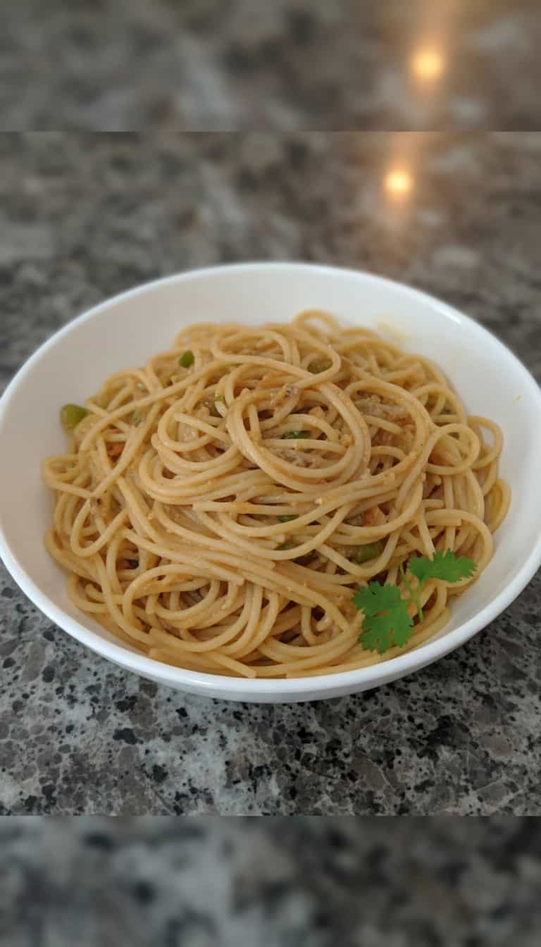 Espaguete com Sardinha ao Molho de Cebola e Pimentão
