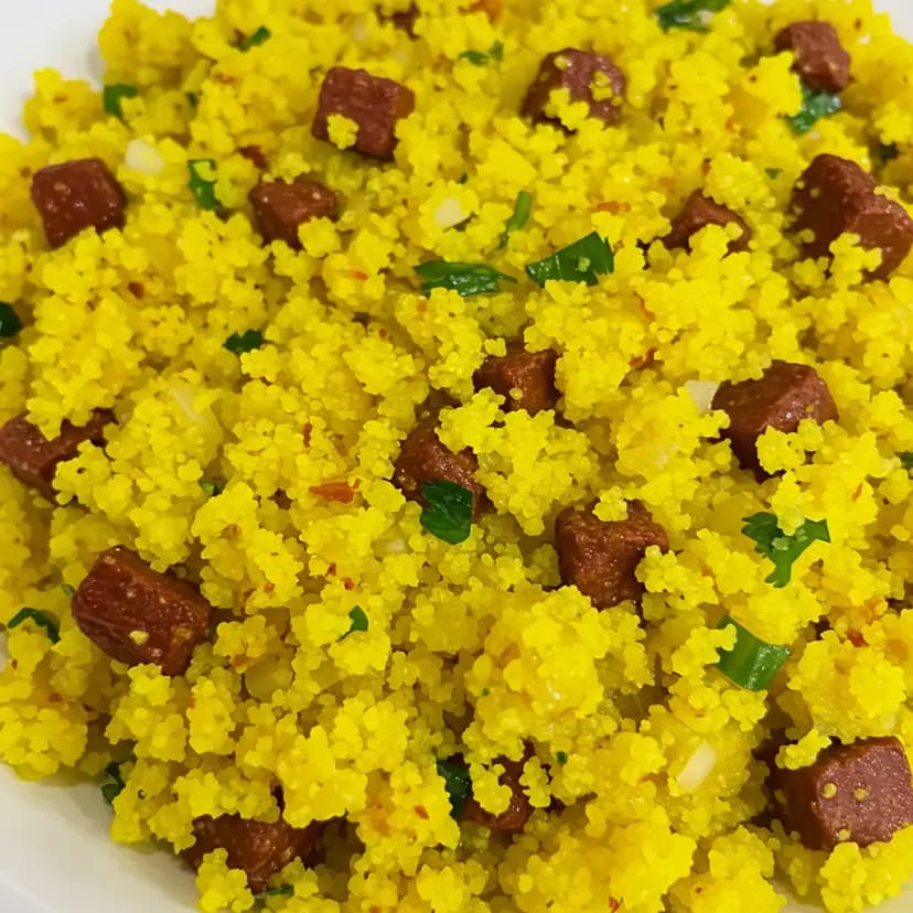 Farofa de Cuscuz Baiano com Charque, Bacon e Linguiça