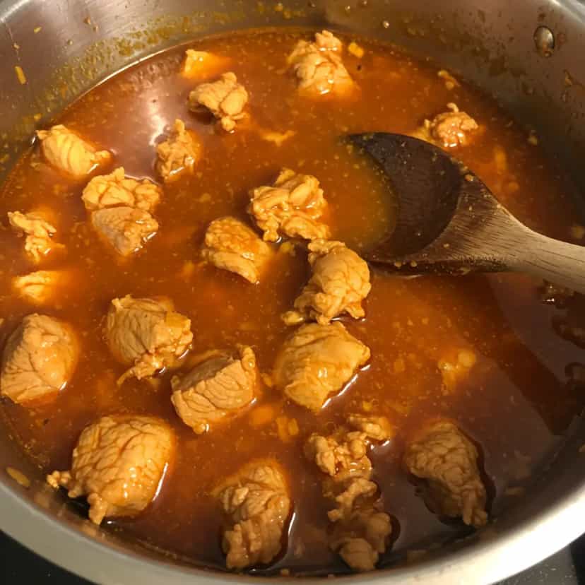 Foto deliciosa de Frango com macarrão na mesma panela pronta para servir - Outras Receitas