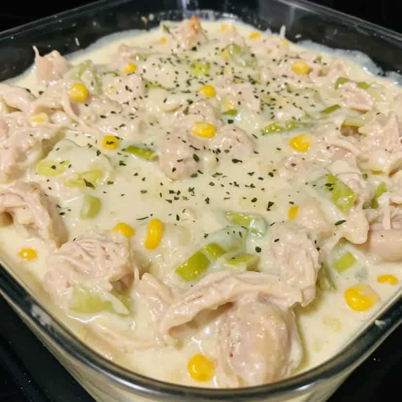 Foto deliciosa de Frango cremoso ao alho-poró com requeijão pronta para servir - Carnes & Frango
