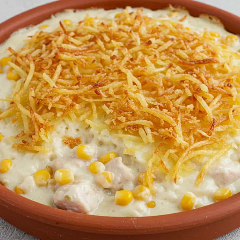 Foto deliciosa de Frango Cremoso ao Molho Branco com Milho pronta para servir - Carnes & Frango