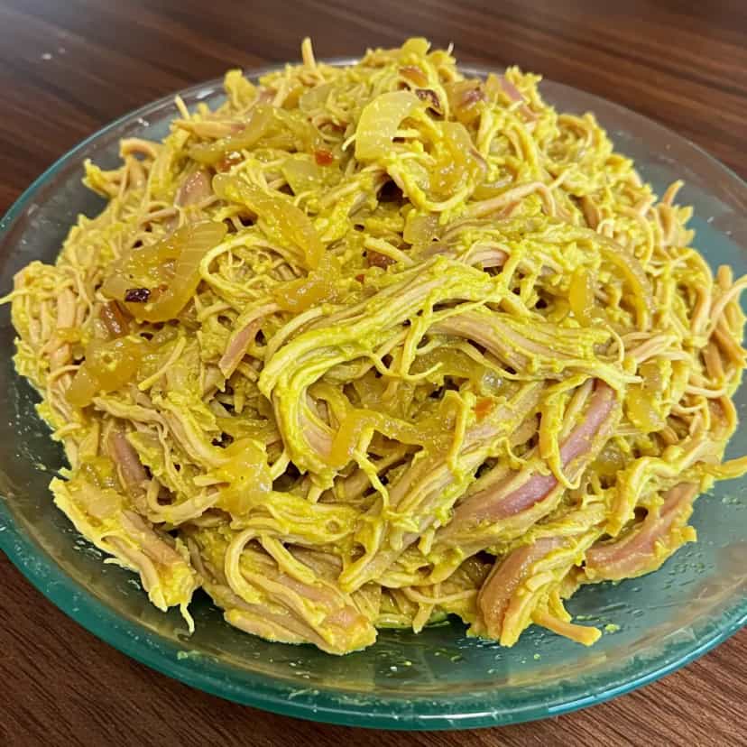 Foto deliciosa de Lagarto Desfiado ao Molho de Cebola pronta para servir - Carnes & Frango